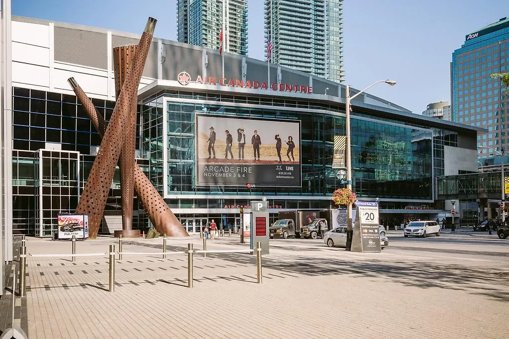 Gorgeous 2-Bedroom In The Heart Of Downtown Toronto