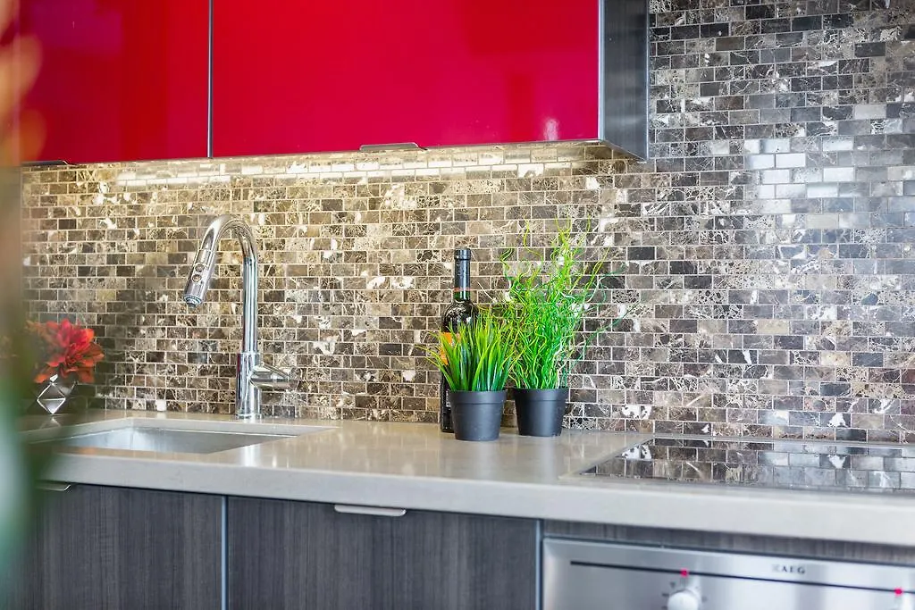 Gorgeous 2-Bedroom In The Heart Of Downtown Toronto Canada