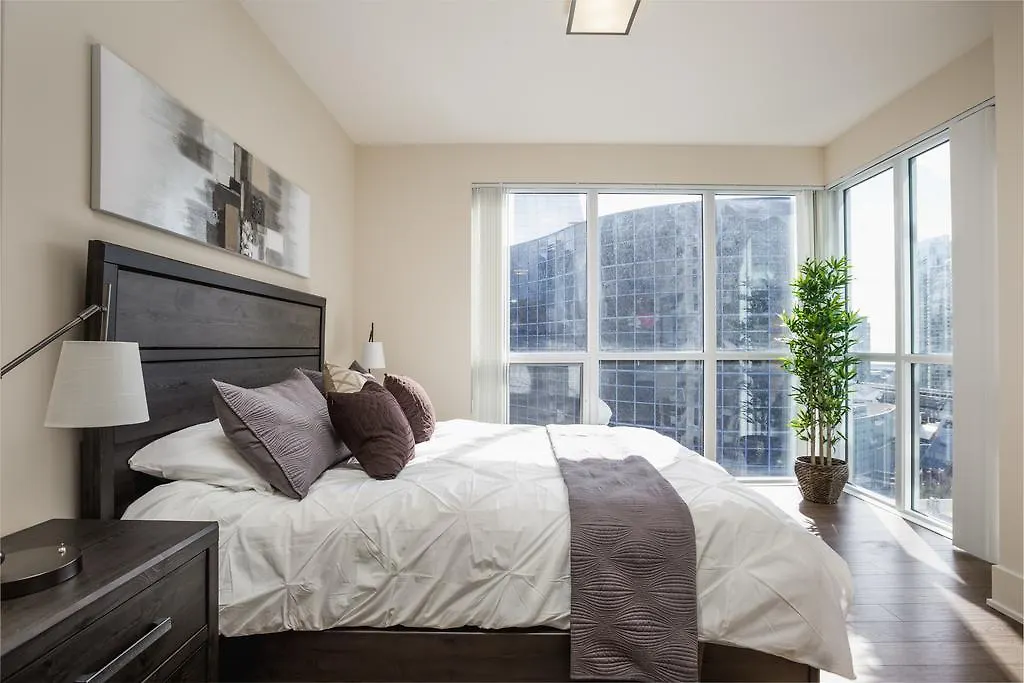Gorgeous 2-Bedroom In The Heart Of Downtown Toronto
