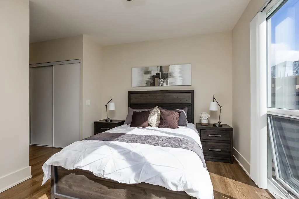Gorgeous 2-Bedroom In The Heart Of Downtown Toronto