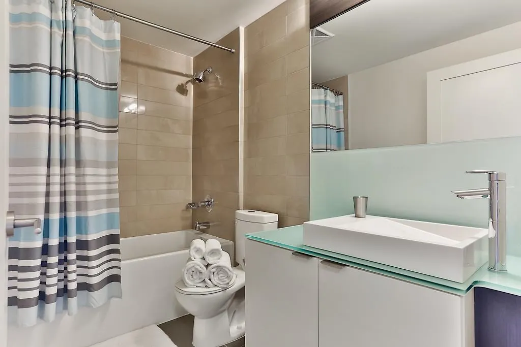 Gorgeous 2-Bedroom In The Heart Of Downtown Toronto Apartment