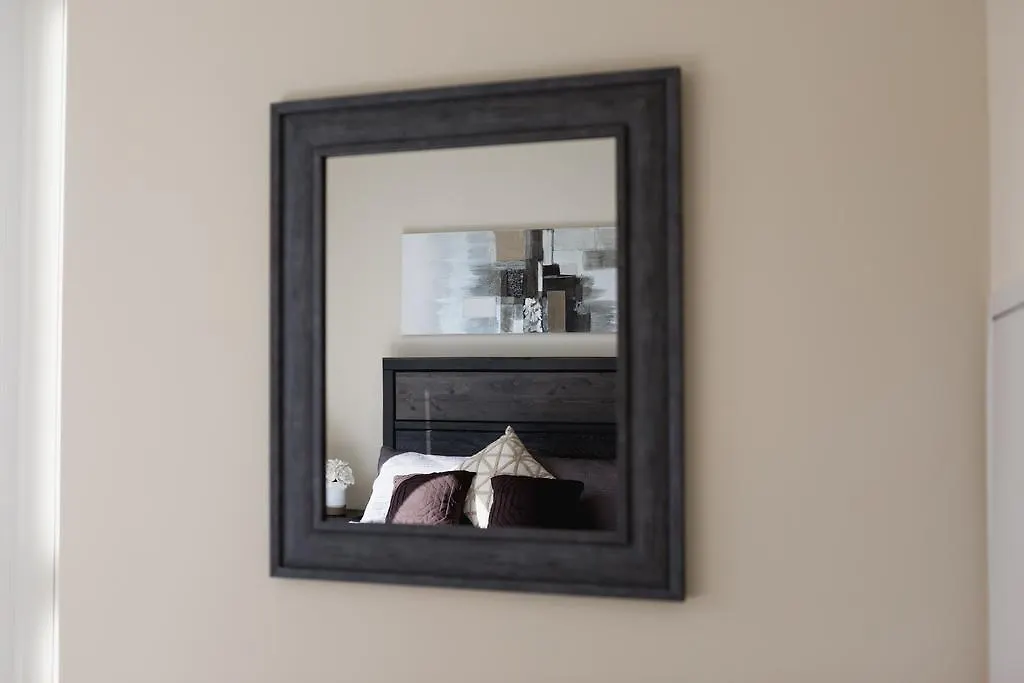 Gorgeous 2-Bedroom In The Heart Of Downtown Toronto 0*,