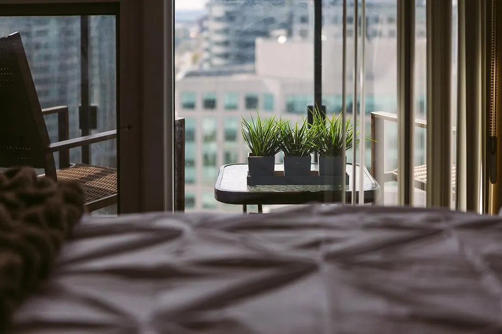 Gorgeous 2-Bedroom In The Heart Of Downtown Toronto