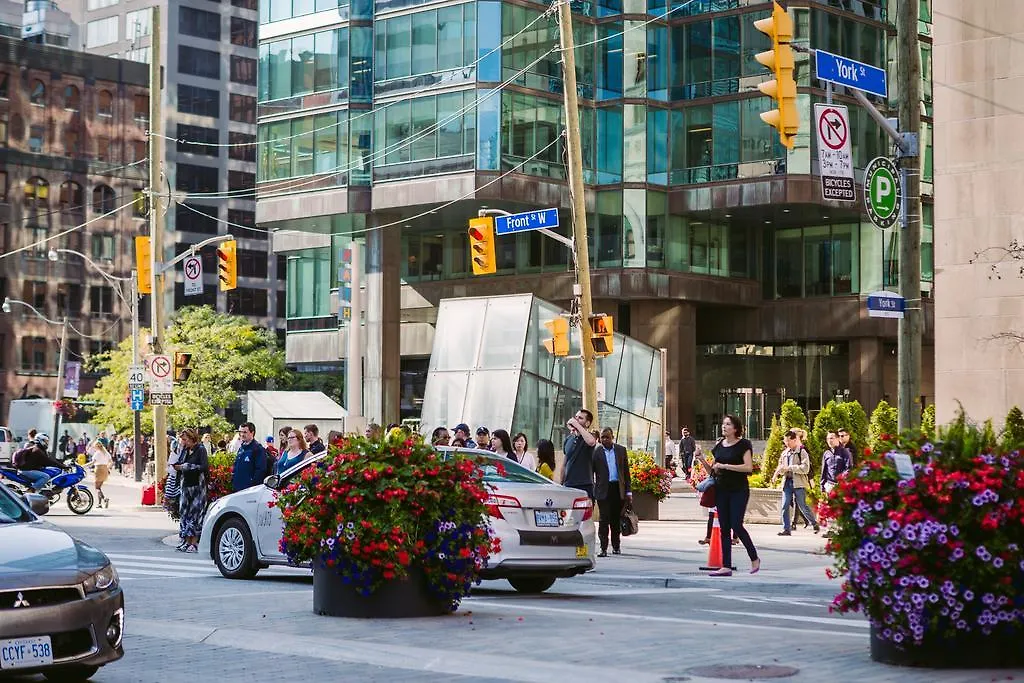 Gorgeous 2-Bedroom In The Heart Of Downtown Toronto 0*,